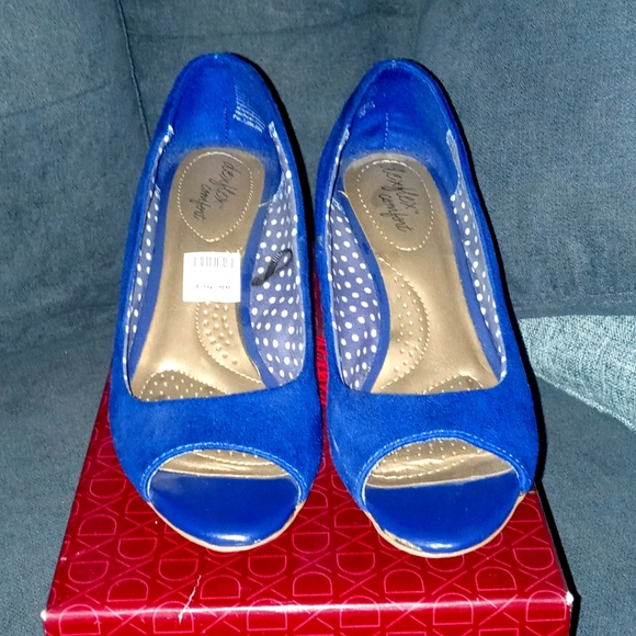 Shoes - Picture 1 of 2